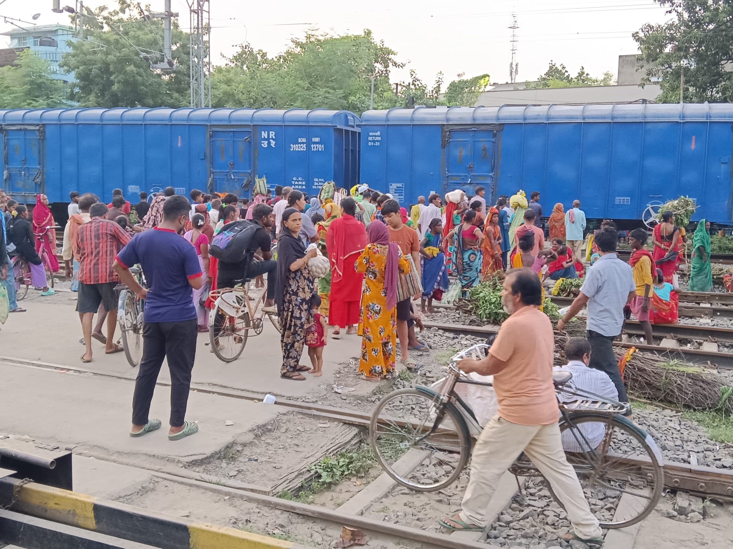 रेलवे फाटक के नजदीक आठ स्थानों पर होगी मिट्टी जांच