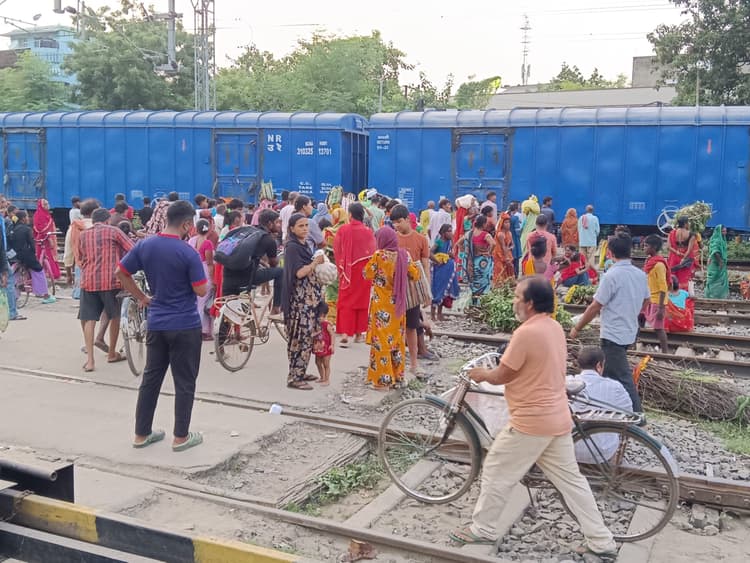 रेलवे फाटक के नजदीक आठ स्थानों पर होगी मिट्टी जांच