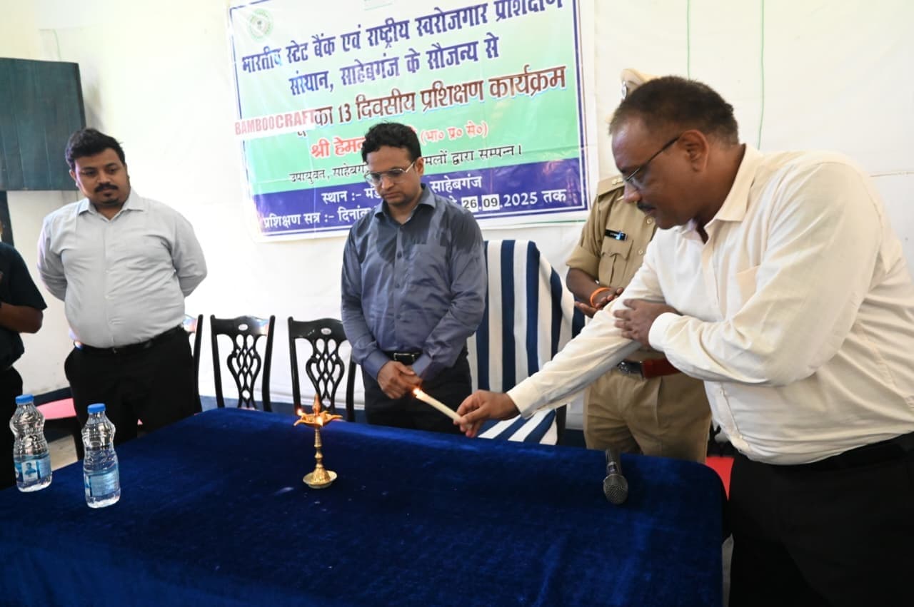 मंडलकारा में कैदियों को दिया जा रहा बम्बू एंड केन क्राफ्ट का प्रशिक्षण