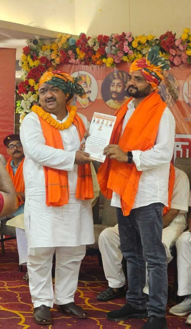 राष्ट्रीय करणी सेना के जिलाध्यक्ष बने संतोष सिंह