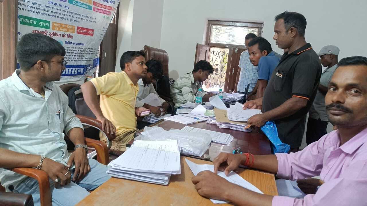 बरदाहा में राजस्व शिविर का आयोजन