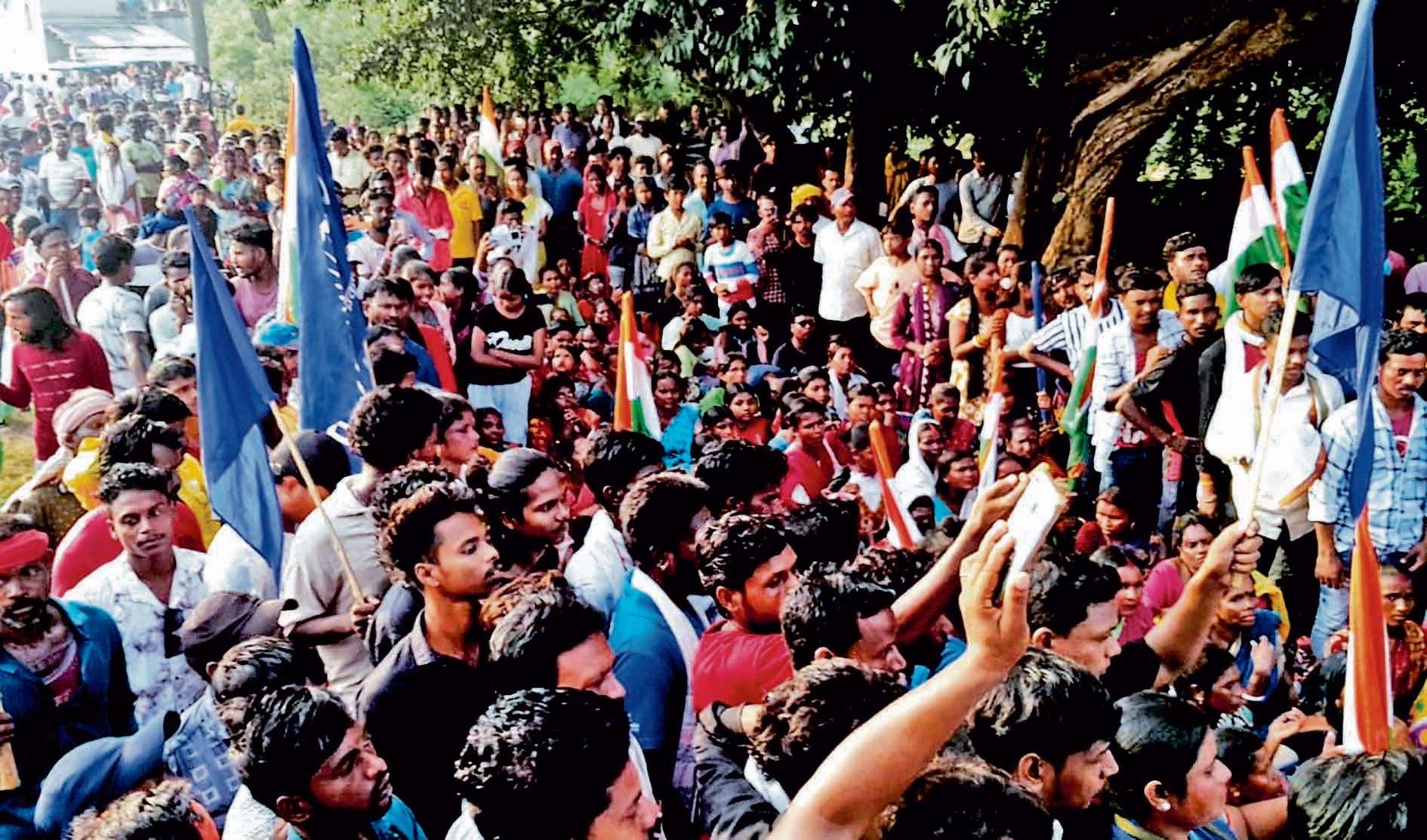 कोयला खदानों के किनारे बसे लोगों को हटाने का पुरजोर विरोध