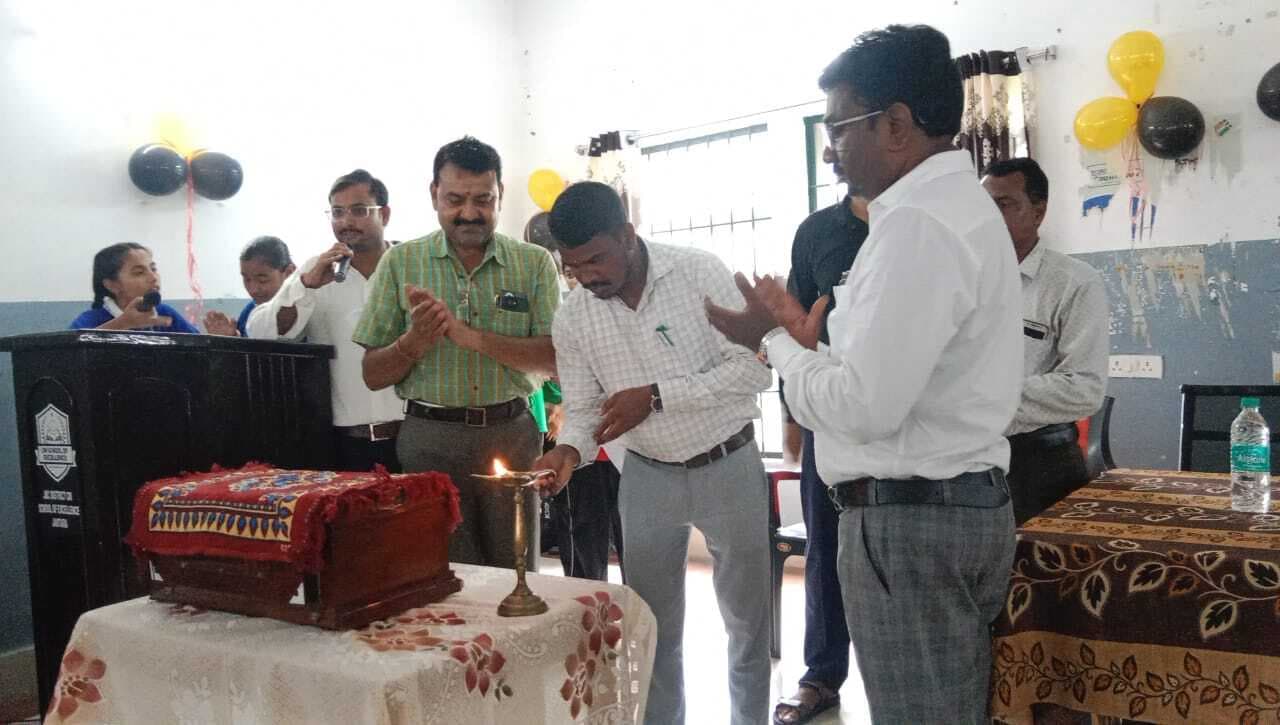 विद्यालय में छात्र-छात्राओं की उपस्थिति बढ़ायें : एसडीइओ