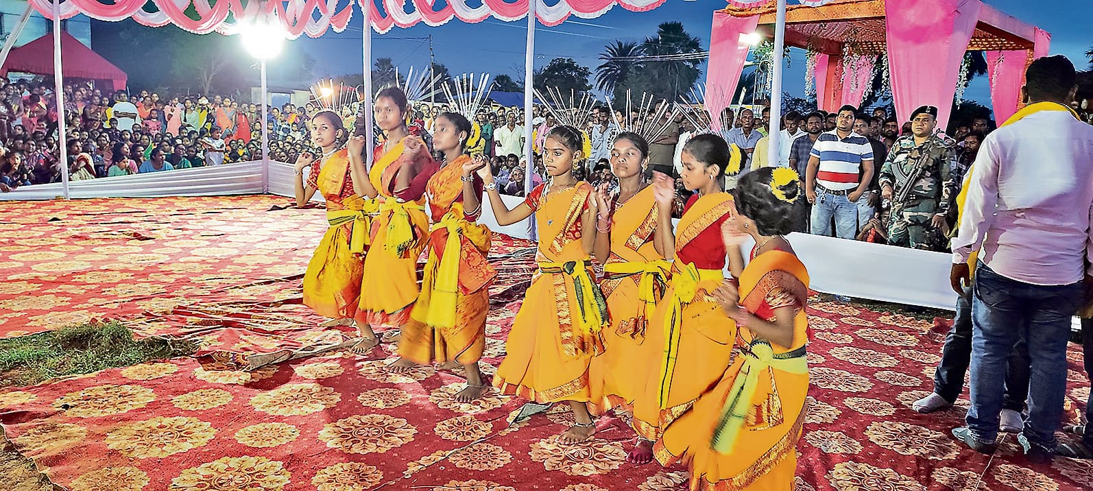 East Singhbhum News : करम नृत्य में मुकरुडीह प्रथम व आसतागोड़ा को द्वितीय पुरस्कार