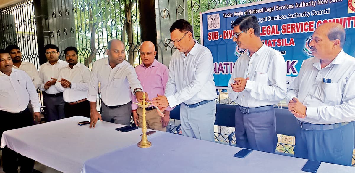 East Singhbhum News : राष्ट्रीय लोक अदालत में 592 मामले सुलझे