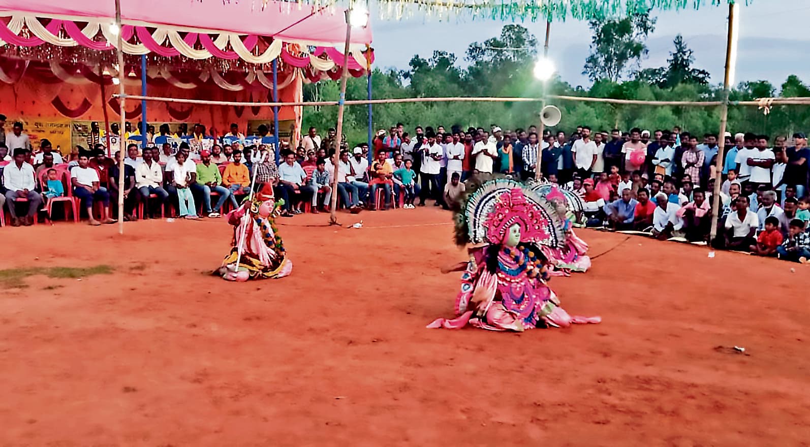 East Singhbhum News : युवा पीढ़ी अपनी संस्कृति व कला से जुड़कर आगे बढ़े : सोमेश