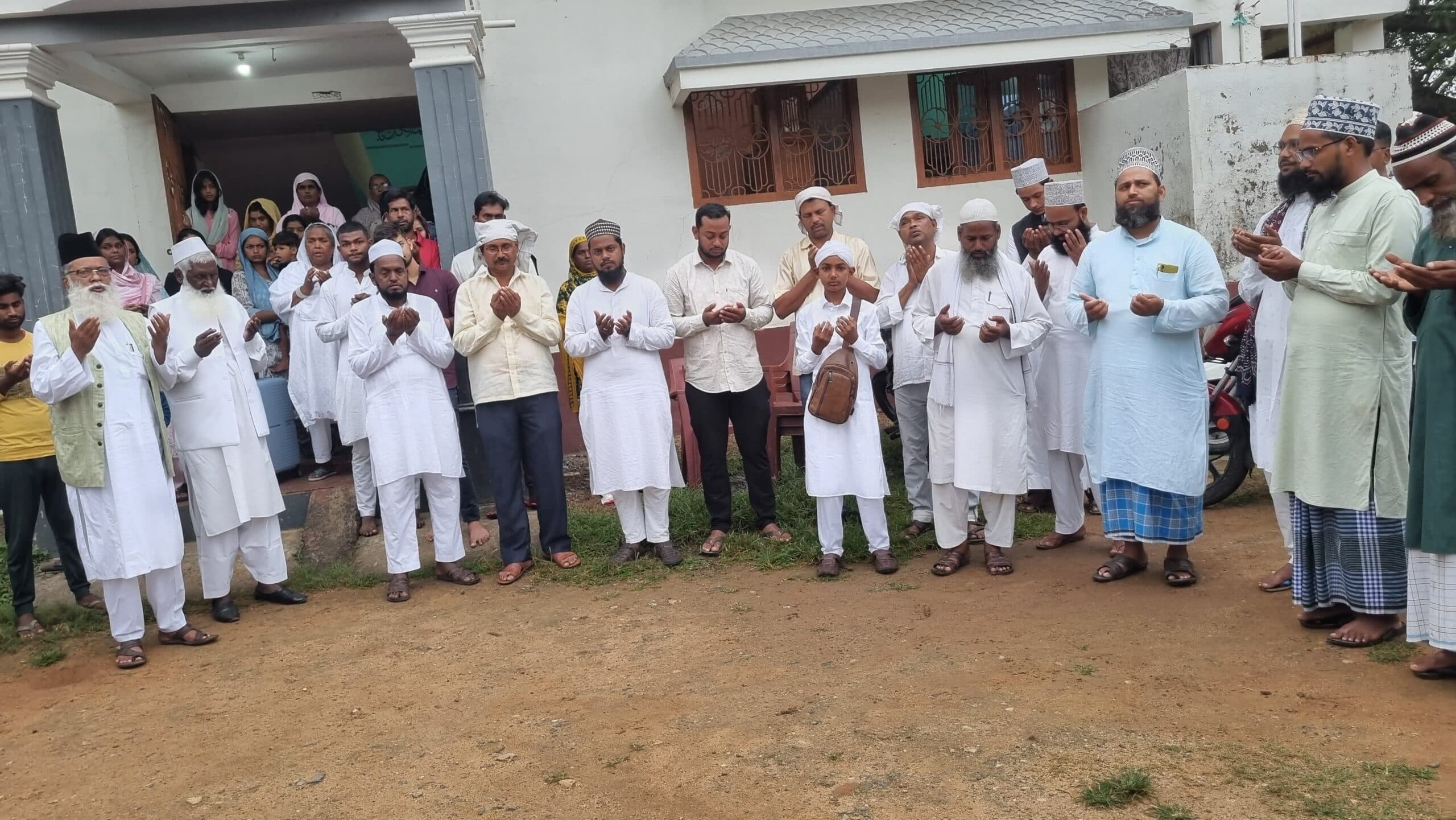 Giridih news: मक्का-मदीना में मुल्क के लिए दुआ मांगेंगे जायरीन