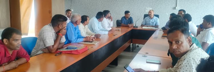 Giridih news: पंचायत समिति की बैठक में समस्याओं के सुधार का अल्टीमेटम