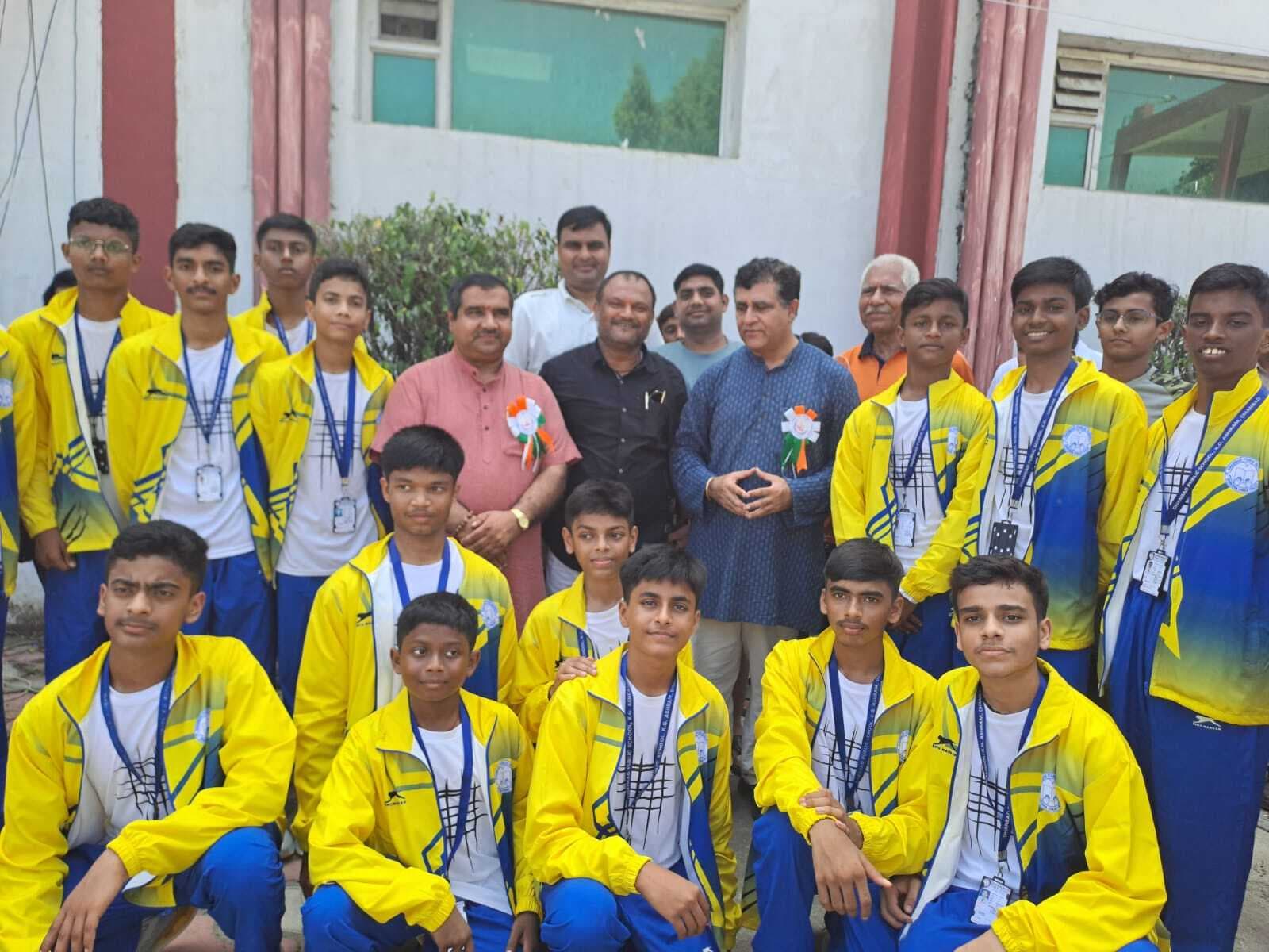 Dhanbad News: धनबाद पब्लिक स्कूल की टीम पहुंची करनाल