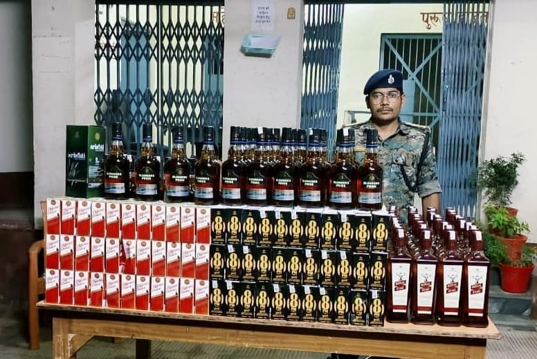 कार से 881 बोतल अंग्रेजी शराब जब्त, चालक गिरफ्तार