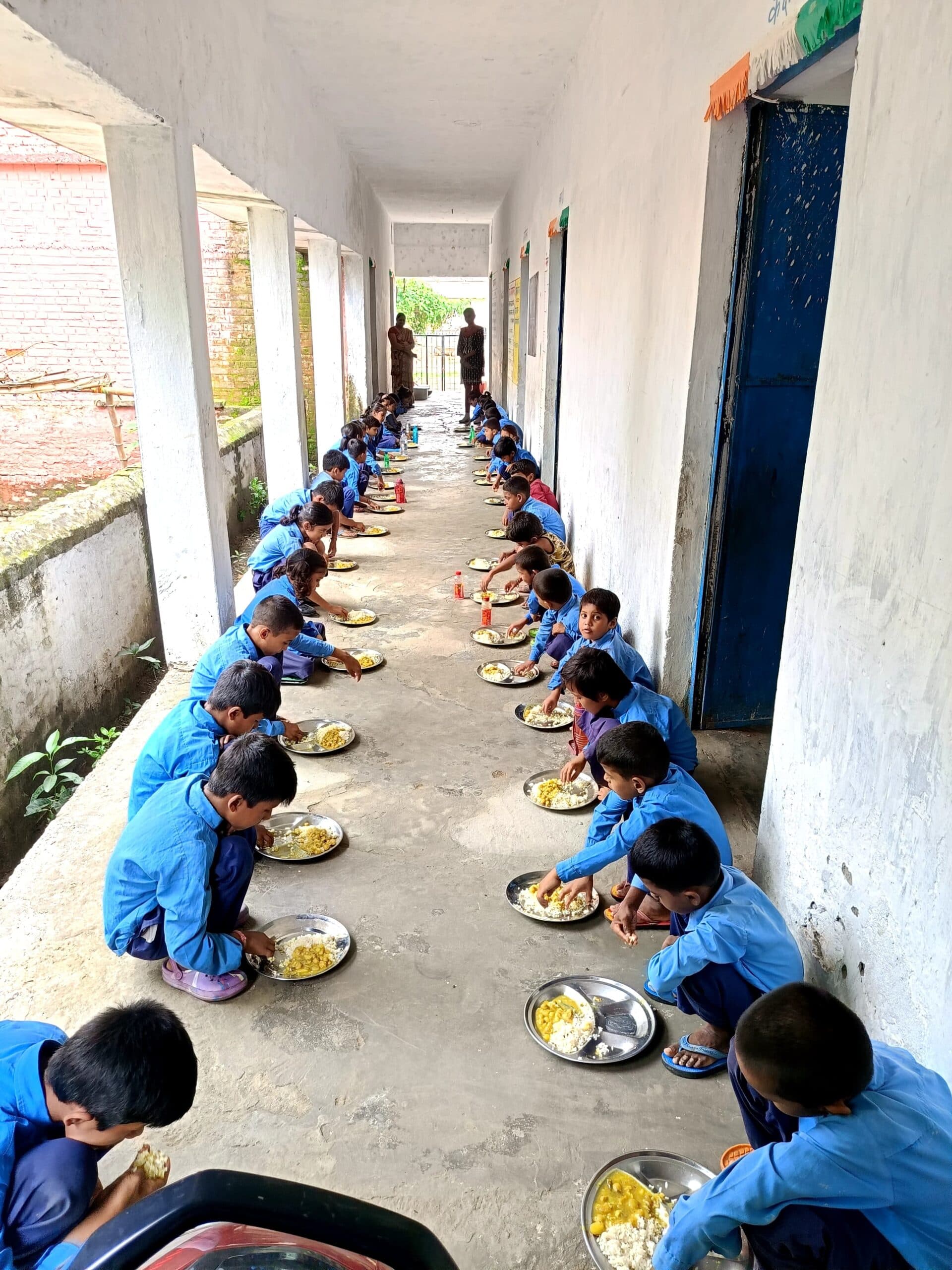 मिड-डे-मील की रिपोर्टिंग में बरती जा रही है लापरवाही, पांच स्कूलों के एचएम से शोकॉज