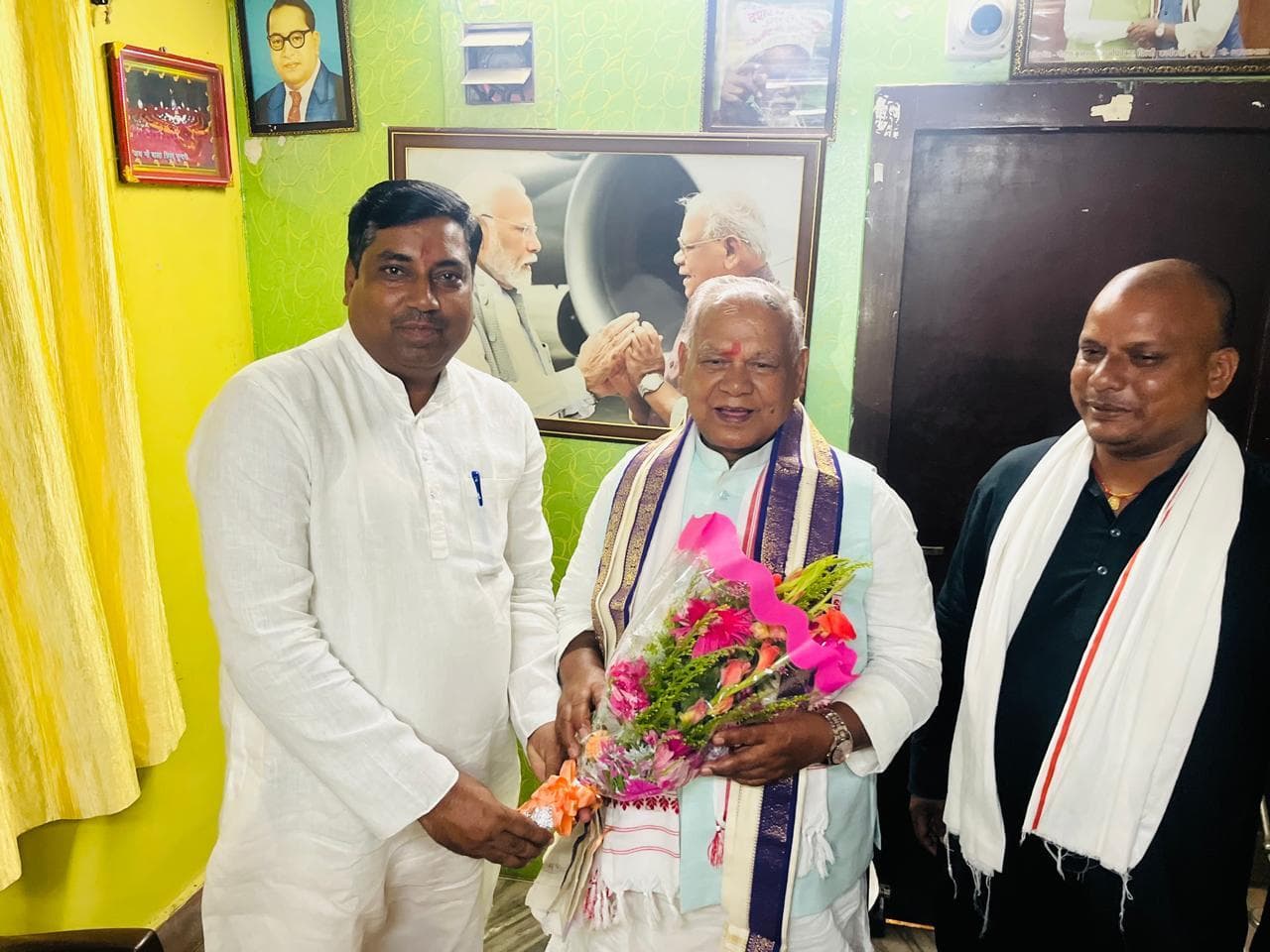 केंद्रीय मंत्री के जन्मदिन पर पार्टी के नेताओं ने दी बधाई