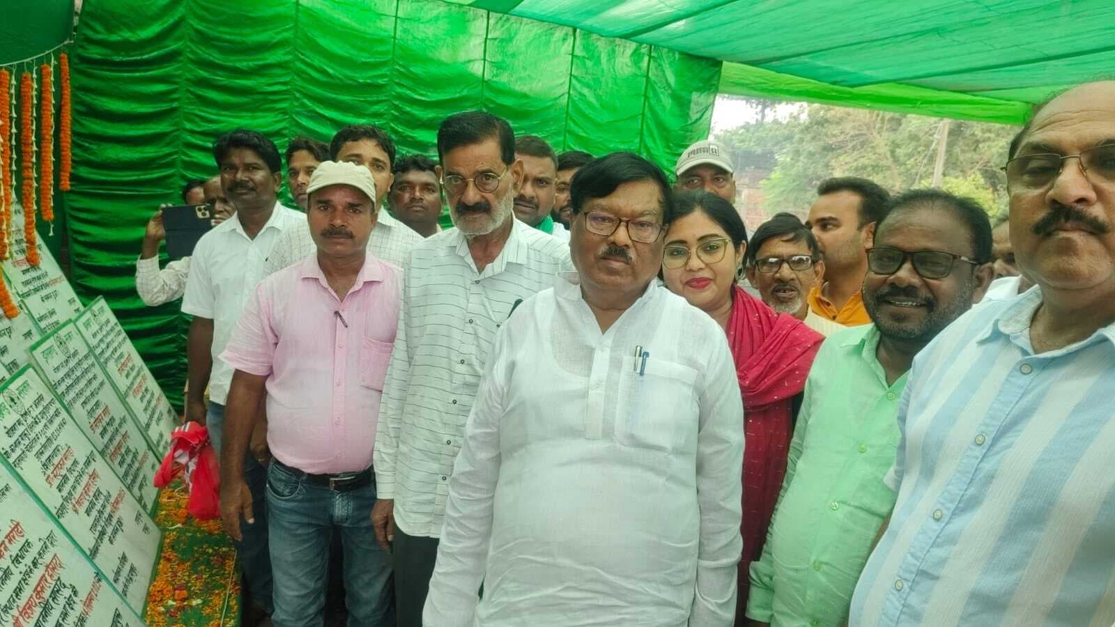 महेशपुर में डीएमएफटी फंड से विकास कार्यों का शिलान्यास