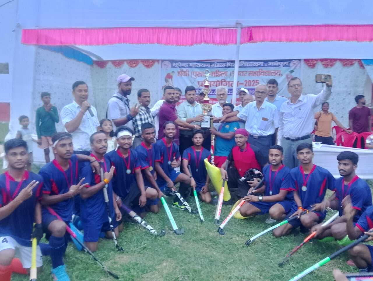 अंतर महाविद्यालय हॉकी प्रतियोगिता में एमएलटी कॉलेज बना विजेता