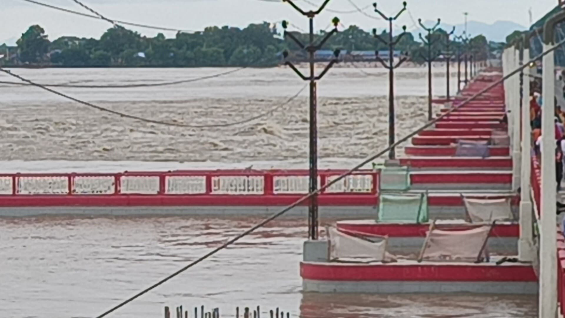 कोसी नदी का जलस्तर बढ़ा, खोले गये 27 फाटक