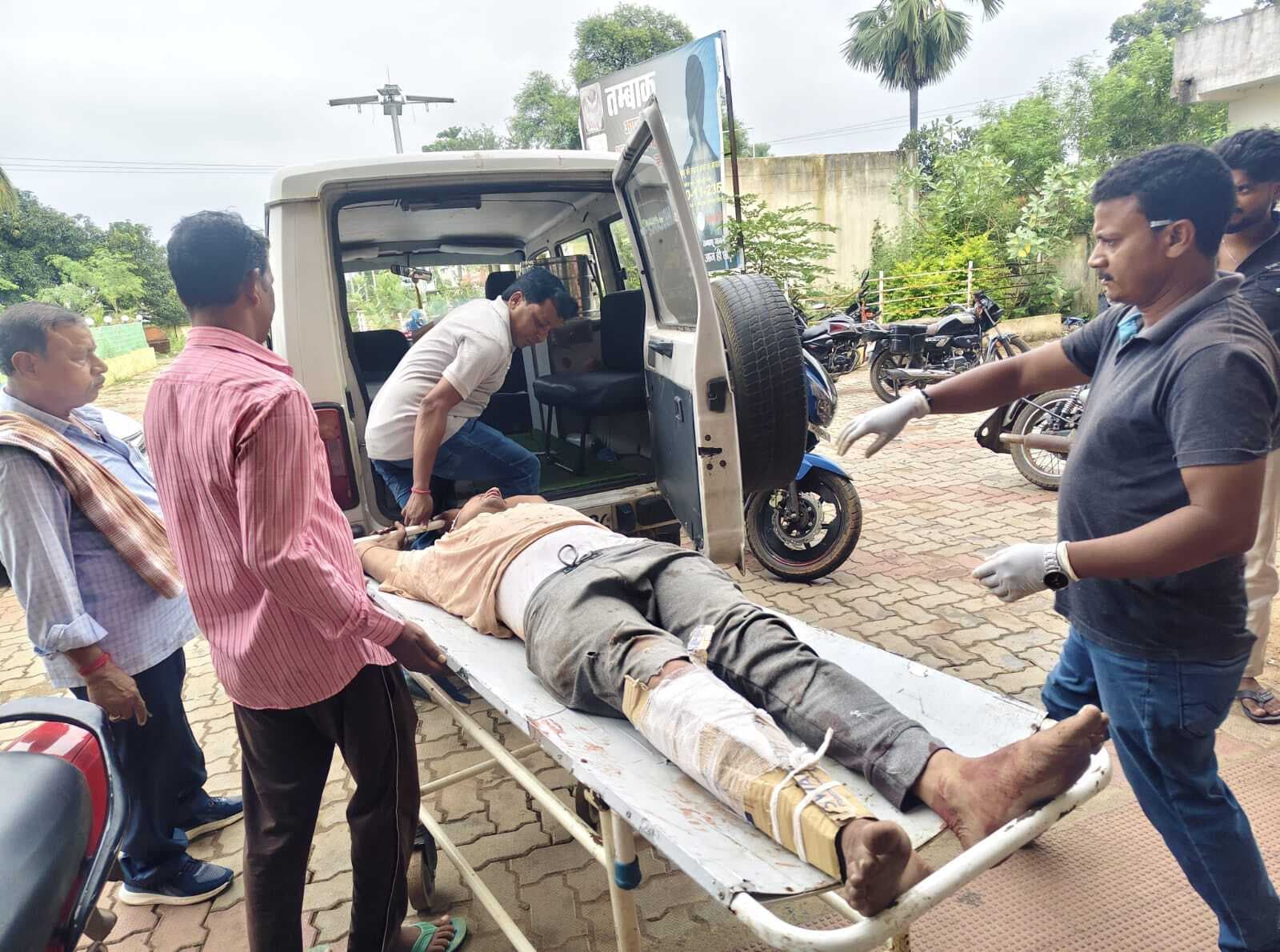 हादसा : जरमुंडी में कार-बाइक टक्कर, दो लोग गंभीर घायल