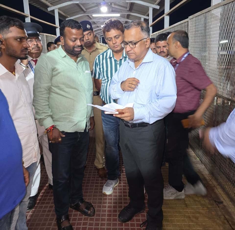 रेलयात्रियों की सुविधा-सुरक्षा को ले मजबूत हो बुनियादी ढांचायात्री सुविधा-सुरक्षा को ले मजबूत हो कोर्ट स्टेशन का बुनियादी ढांचा