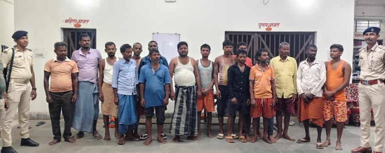 शराब पीने के आरोप में 17 गिरफ्तार