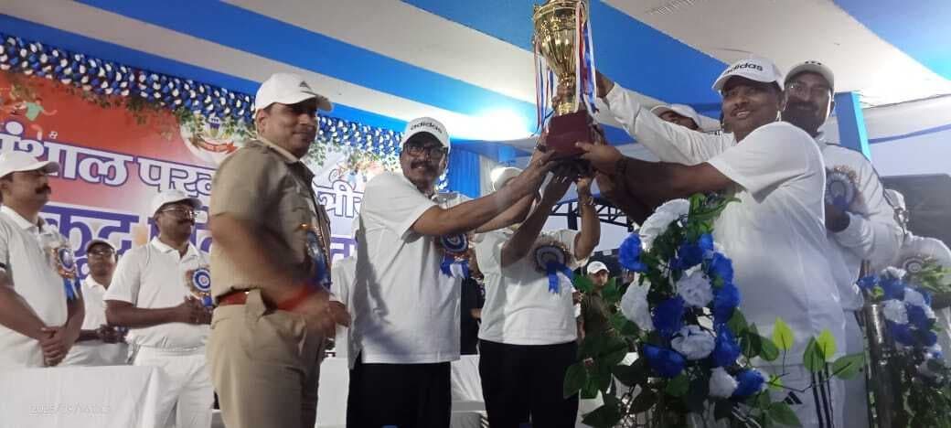 पुरुष वर्ग के फुटबॉल में साहिबगंज और साइक्लिंग में पाकुड़ विजेता