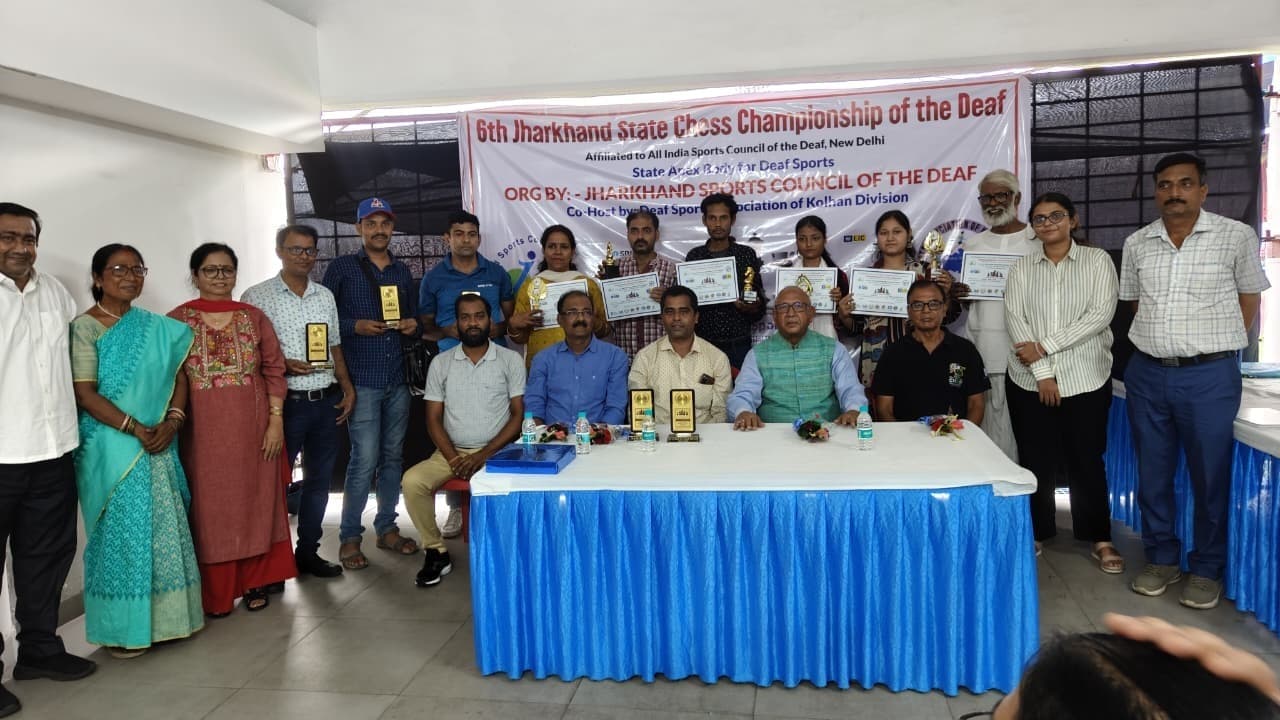 Chess tournament for deaf at jrd tata sports complex : राजवी बनर्जी और दीपमाला ने जीता खिताब