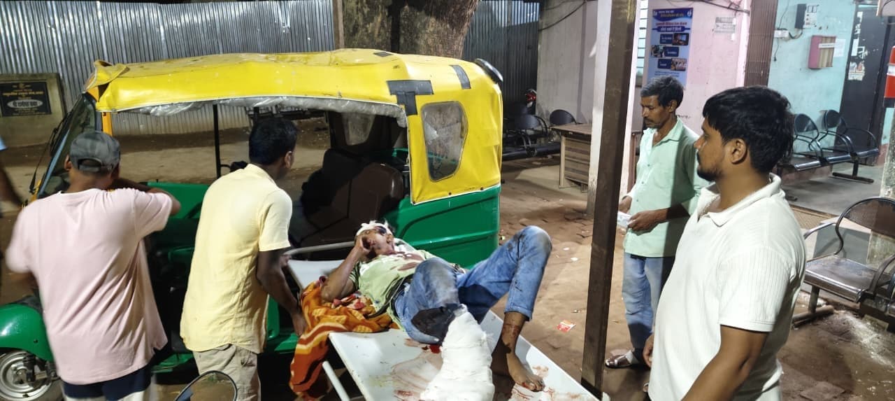 ट्रेन से गिरकर युवक घायल, रेफर