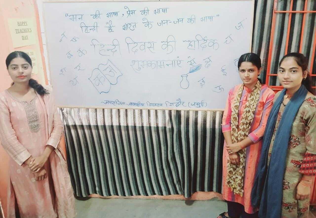 निबंध लेखन प्रतियोगिता में पीयूष प्रथम व राजा बाबू द्वितीय