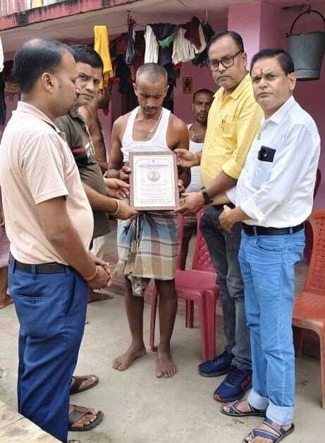 लायंस क्लब के सदस्यों ने शहीद नीरज को दी श्रद्धांजलि