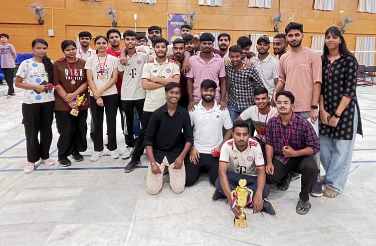 कटिहार इंजीनियरिंग कॉलेज में हुआ बैडमिंटन टूर्नामेंट का आयोजन