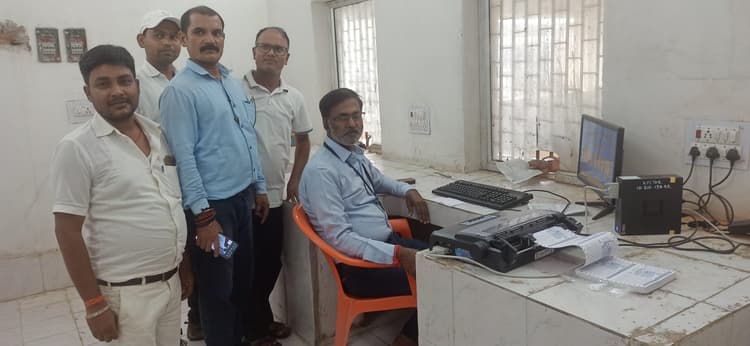 Madhubani News : खजौली रेलवे स्टेशन पर आरक्षण काउंटर का हुआ शुभारंभ