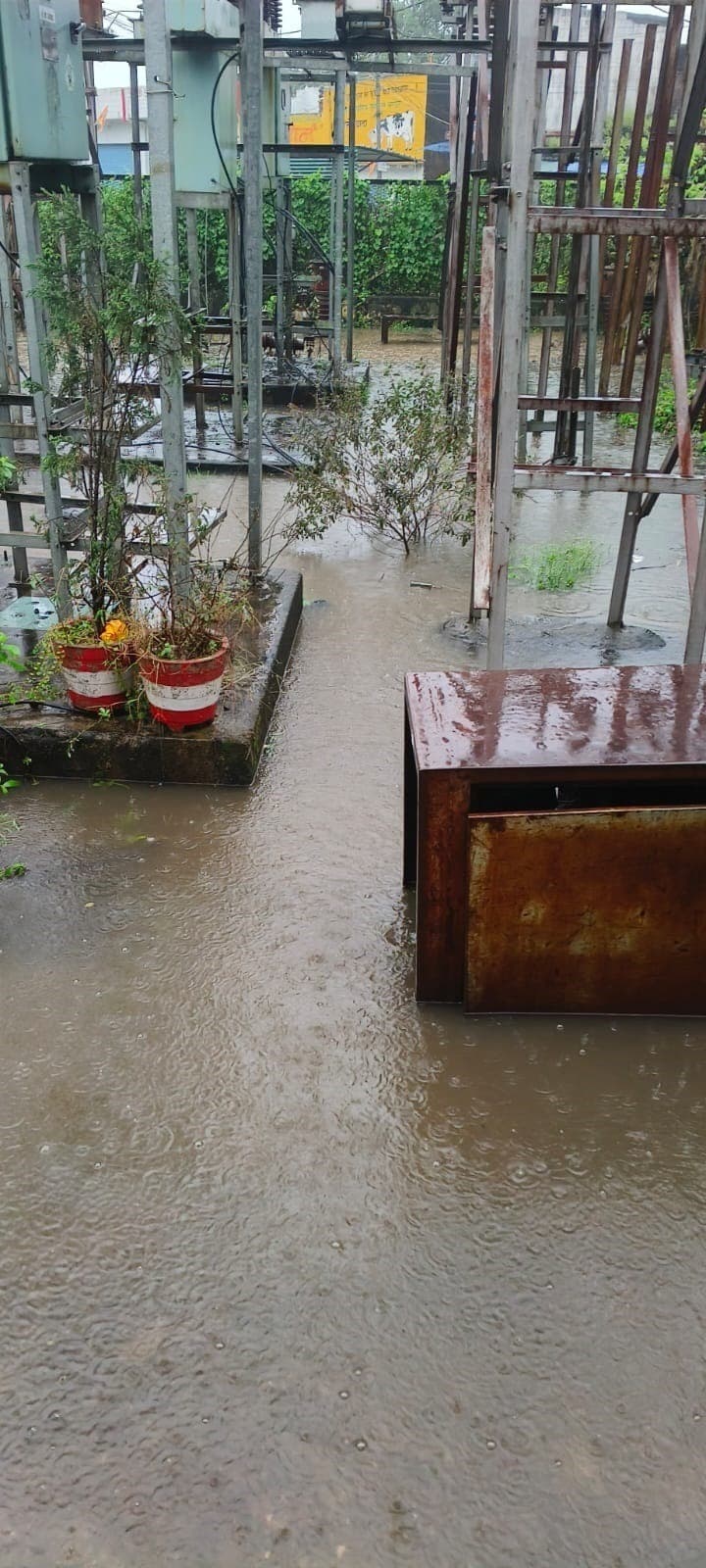 Bokaro News : गोमिया सब स्टेशन परिसर में भरा पानी, क्षेत्र में विद्युतापूर्ति ठप