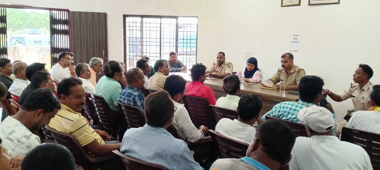 East Singhbhum News : पंडालों में सीसीटीवी कैमरा व फायर सेफ्टी उपकरण लगायें