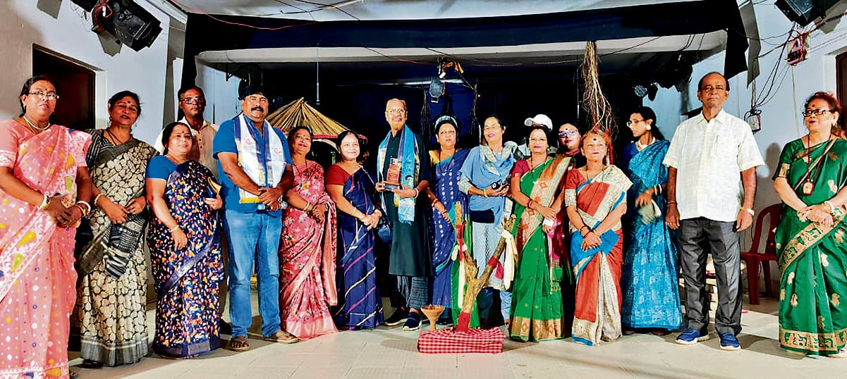 East Singhbhum News : गौरीकुंज में विभूति भूषण बाबू की जयंती पर नाटक ‘काशेम फकीर’ का मंचन