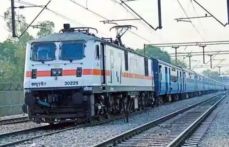 Jamshedpur News : आसनसोल-पुरुलिया मेमू 19 को रद्द, टाटानगर-बराभूम मेमू आद्रा तक ही चलेगी