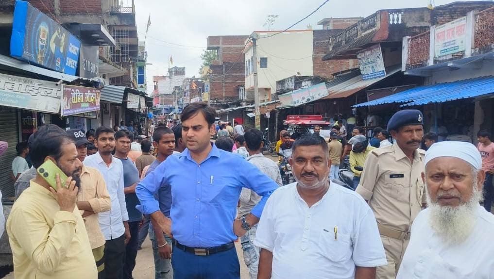 शव दफनाने  को लेकर हुआ विवाद, कारा पहुंचे अधिकारियों ने शांत कराया मामला