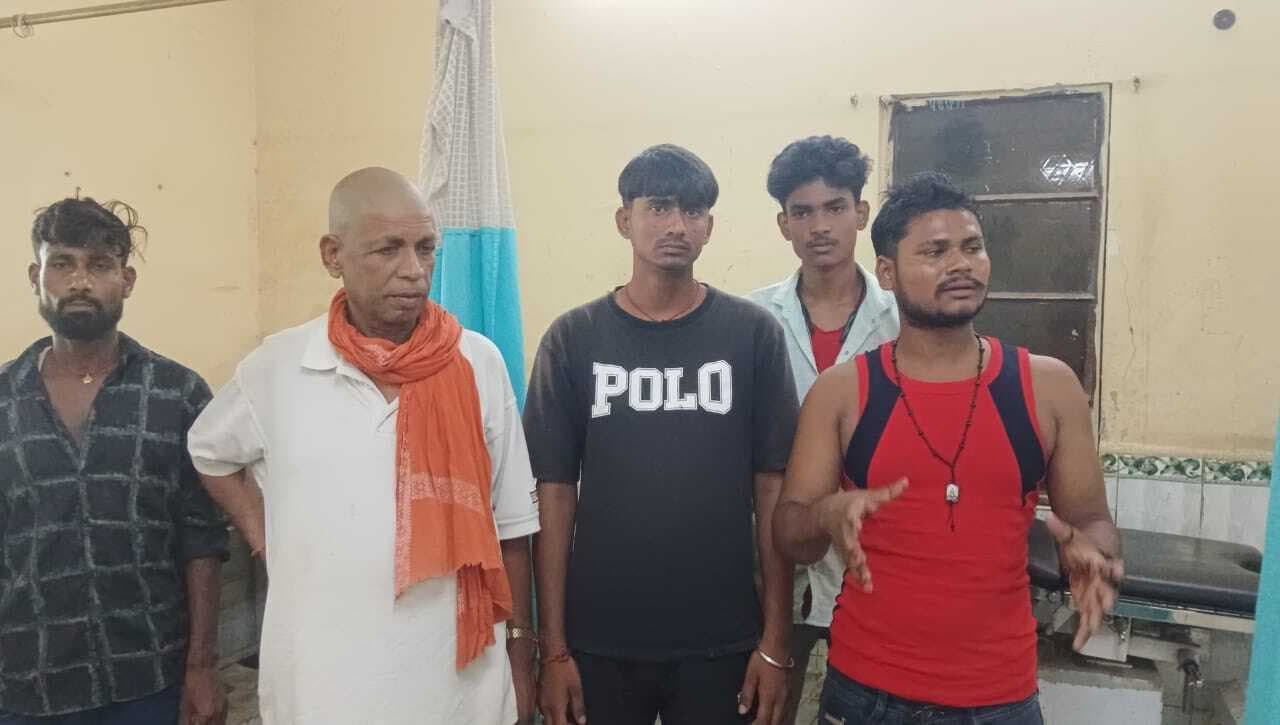 गोपालपुर में स्कूल जाते समय पेड़ गिरने से बच्चे की मौत, परिजनों में मचा कोहराम