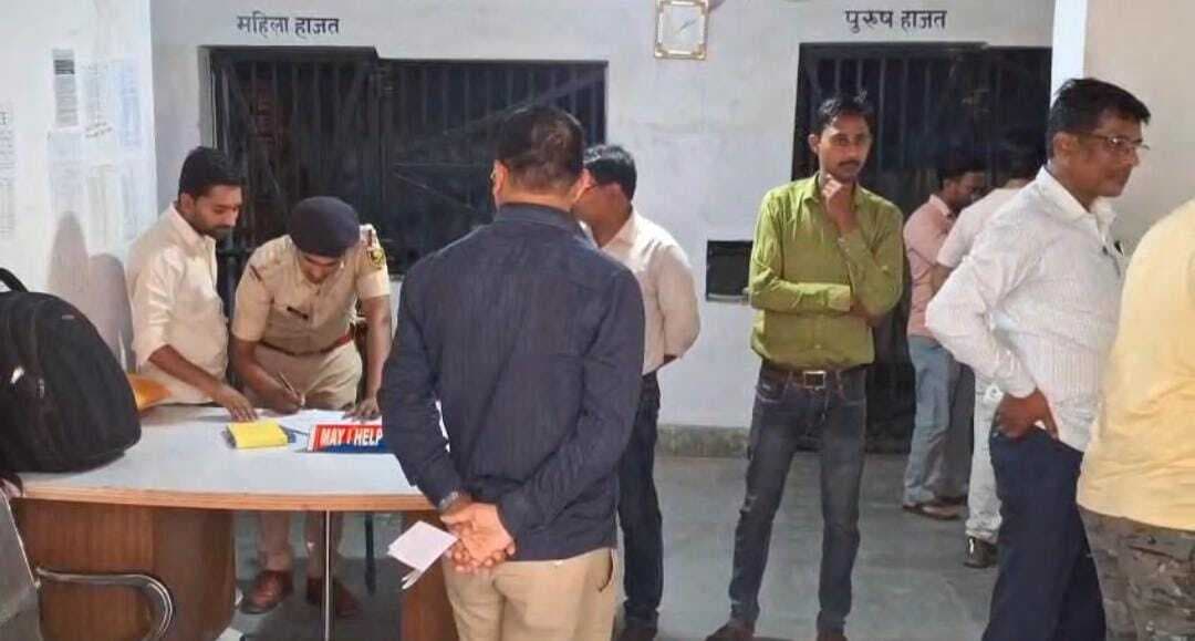 शस्त्रों के सत्यापन में सुस्ती बरतने वालों के लाइसेंस किये जायेंगे रद्द