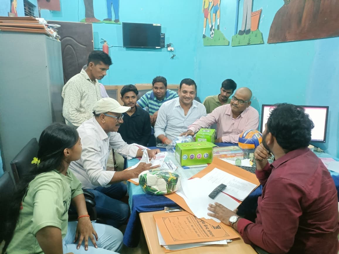 हिंदी दिवस पर भव्य काव्य सम्मेलन, कवियों ने बांधा समां