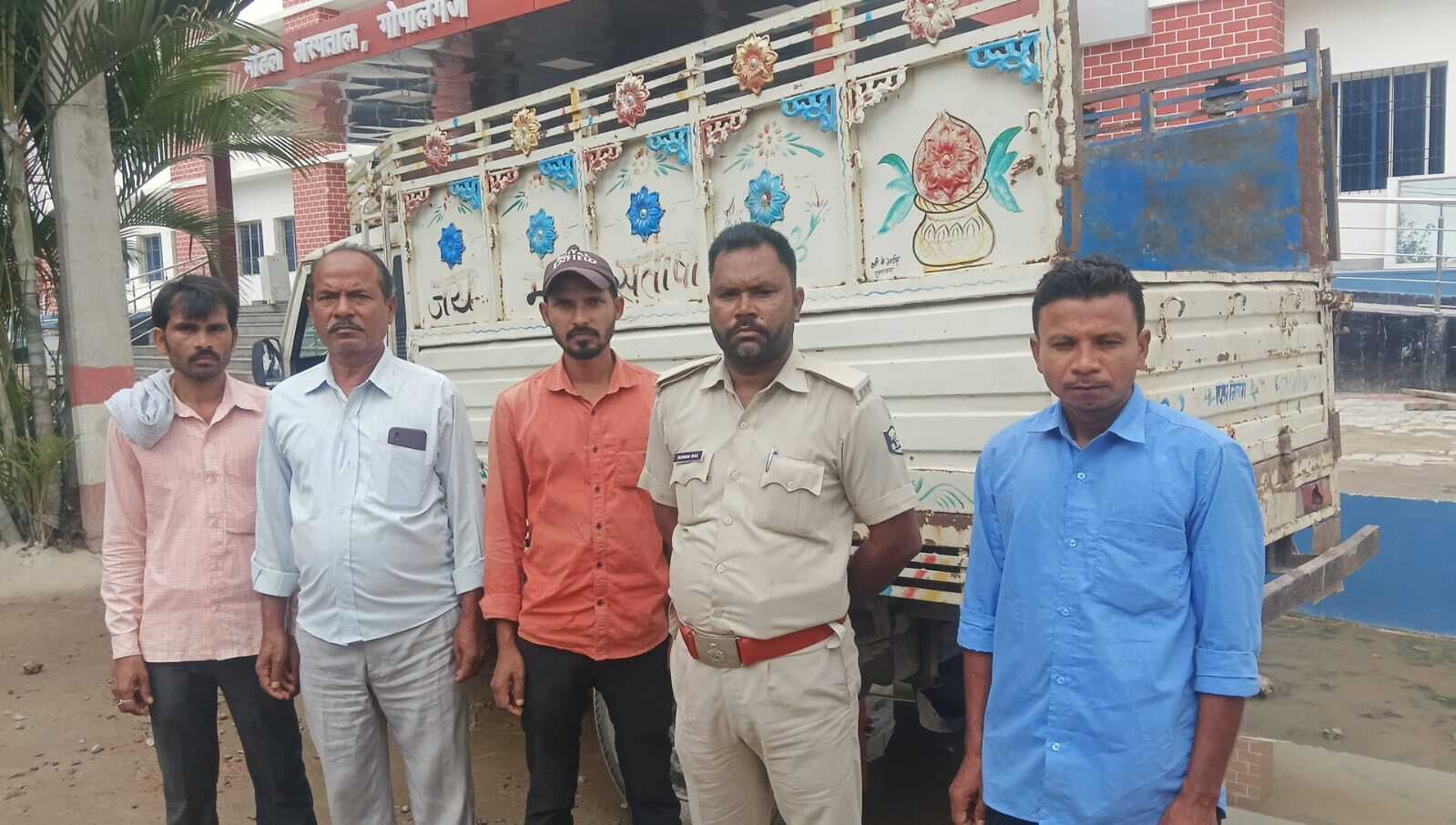 बैकुंठपुर में खेत में शौच के लिए गये युवक की करेंट लगने से गयी जान, मचा कोहराम