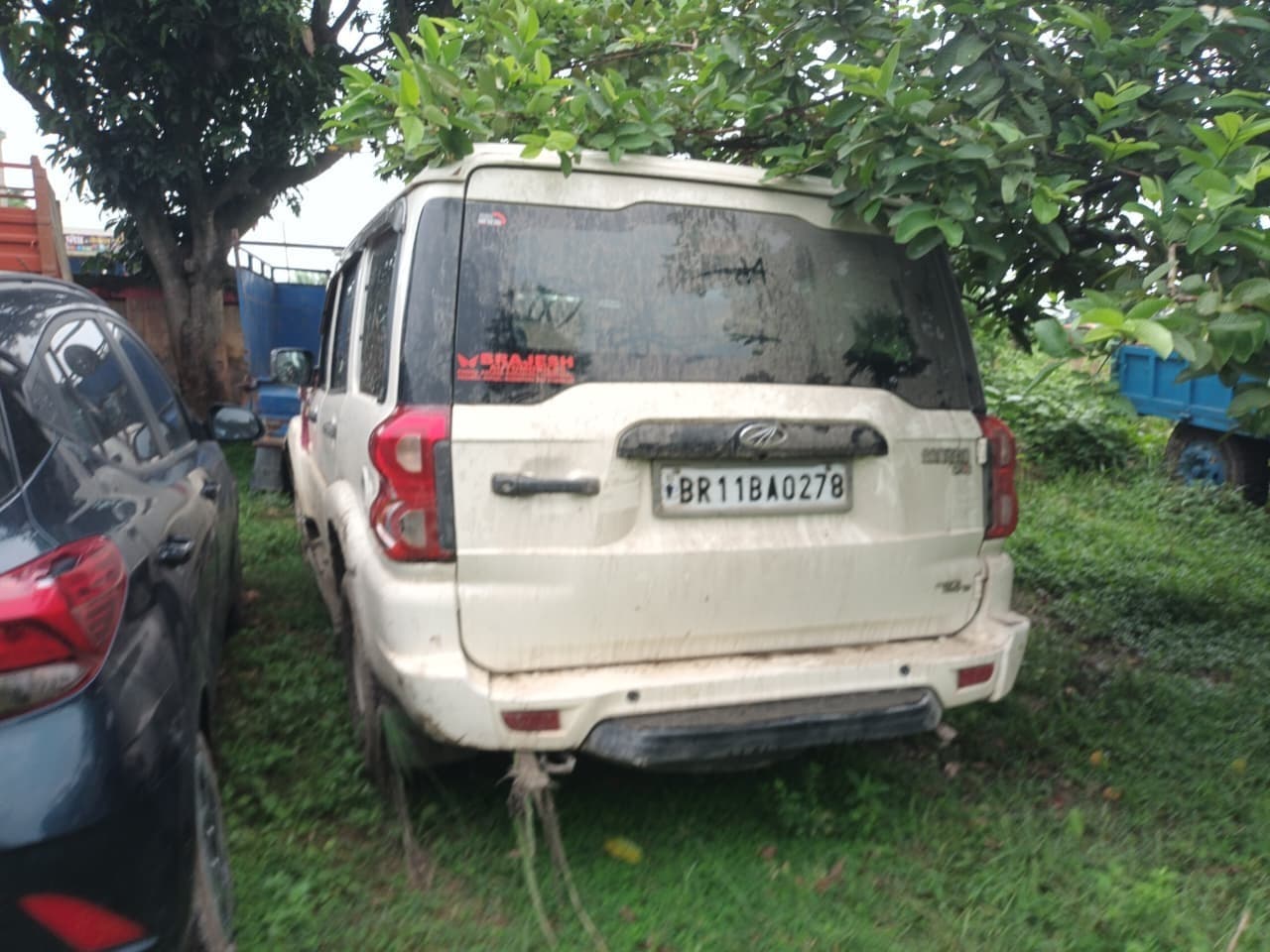 स्कार्पिंयो पर सवार शराब तस्कर 300 लीटर देसी चुलाई शराब के साथ गिरफ्तार