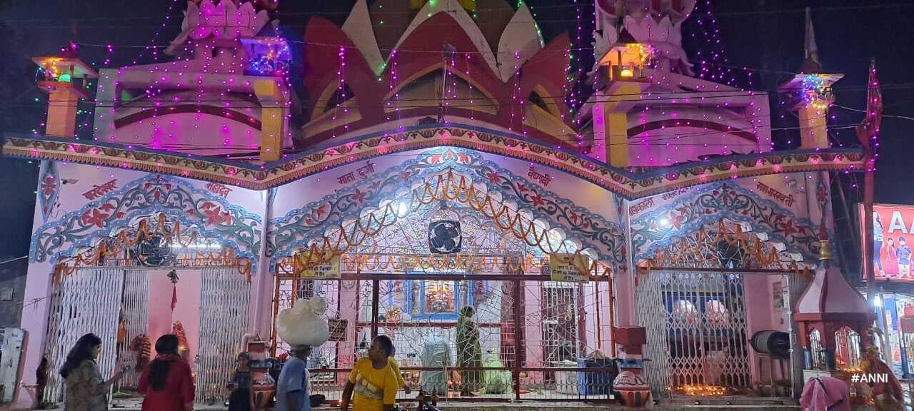 काॅलेज गेट पर पूर्वांचल दुर्गा मंदिर में होती है छह दशकों से मां दुर्गा की अराधना