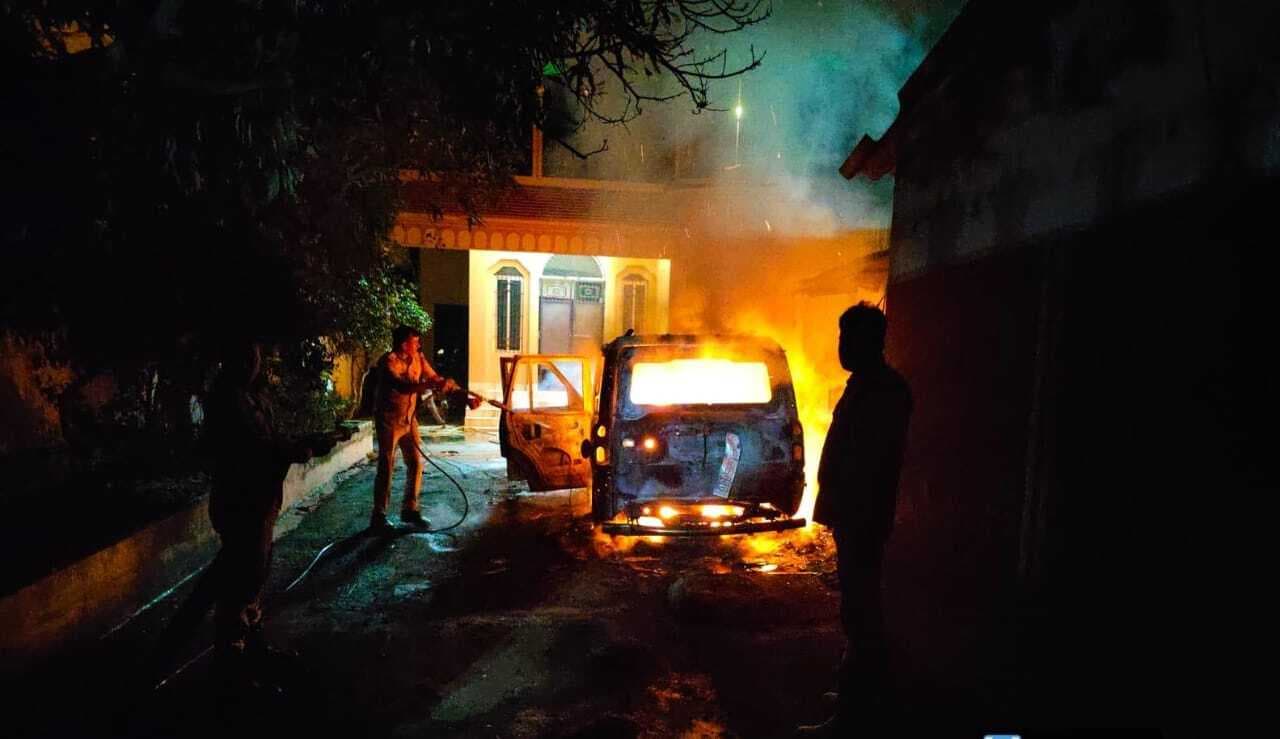 स्कार्पियो वाहन में आग लगने से मची अफरा-तफरी