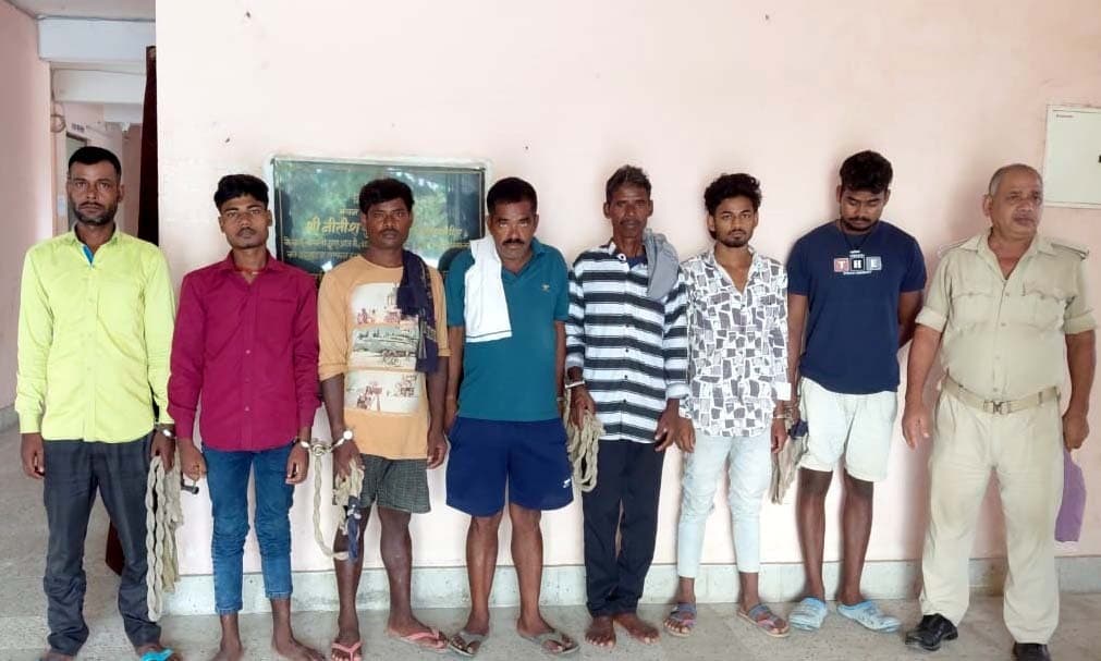 एक तस्कर व छह पियक्कड़ गिरफ्तार