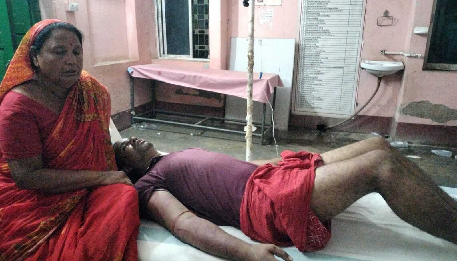 बाजार से लौट रहे मां-बेटे पर किया हमला, जख्मी