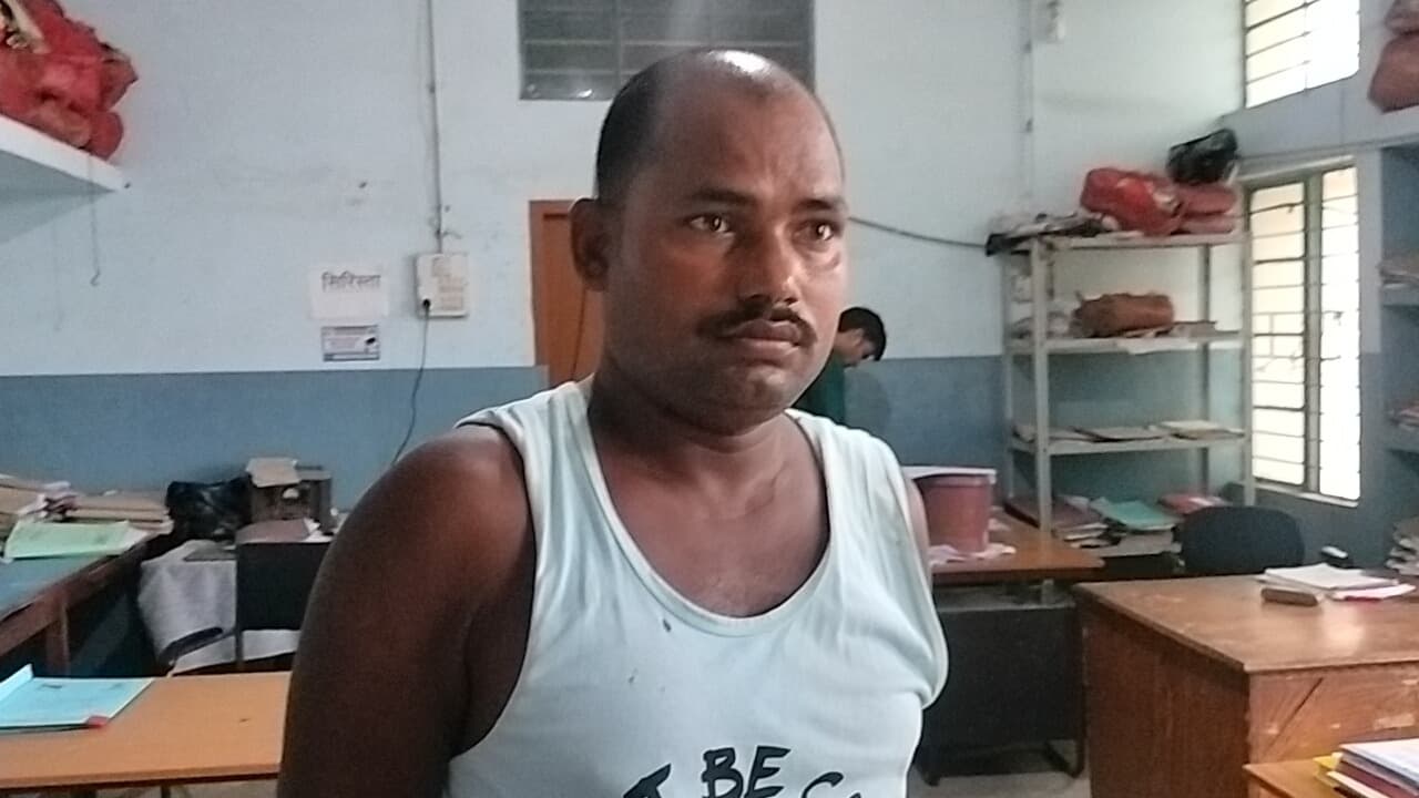 श्राद्ध कर्म में कट्टा लहरा कर डांस कर रहा था युवक, गिरफ्तार