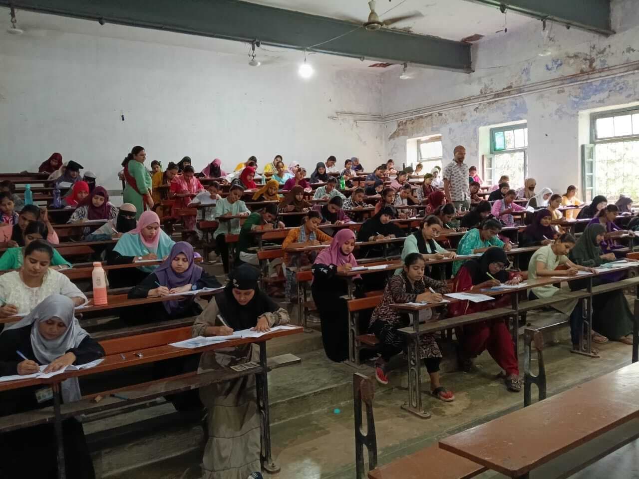 स्नातक सेमेस्टर-4 परीक्षा के पांचवें दिन कदाचार के आरोप में 3 परीक्षार्थी निष्कासित