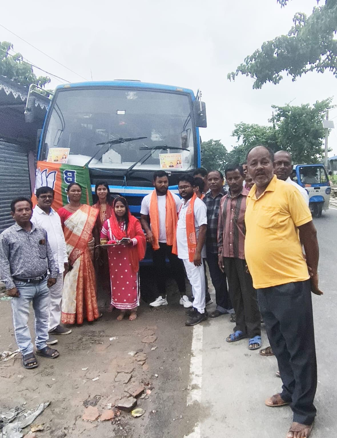 पीएम को सुनने पोठिया से पूर्णिया के लिए सैकडों भाजपा कार्यकर्ता रवाना