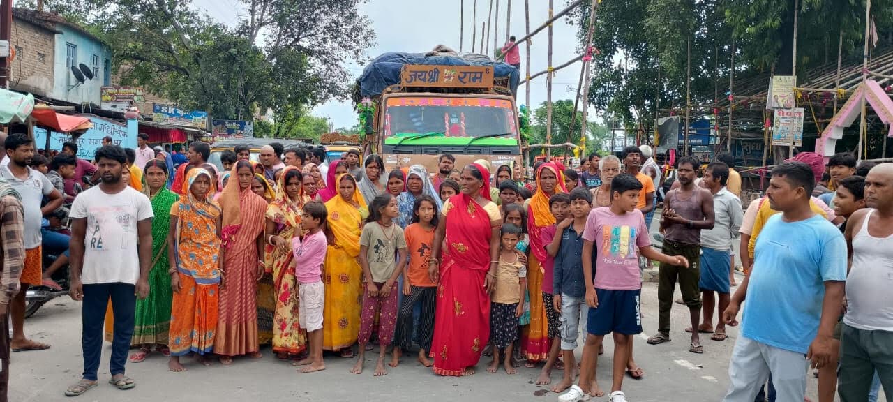 Samastipur News:पेयजल संकट से नाराज लोगों ने किया एनएच 28 जाम