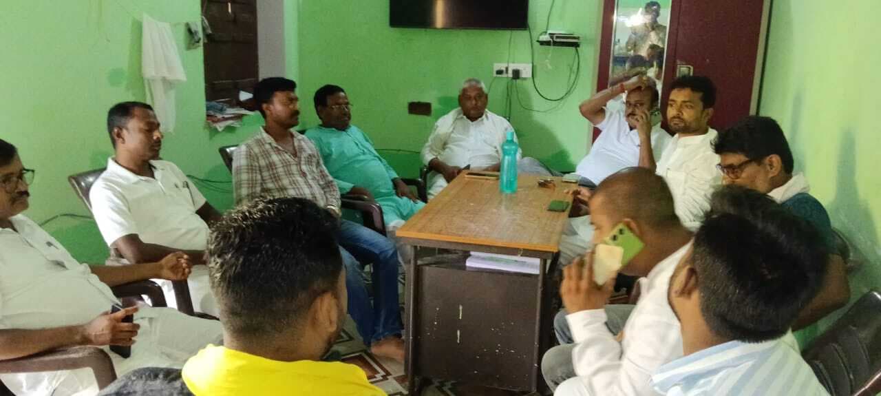 Samastipur News:मुखिया संघ की बैठक में शिकायत पर हुई चर्चा