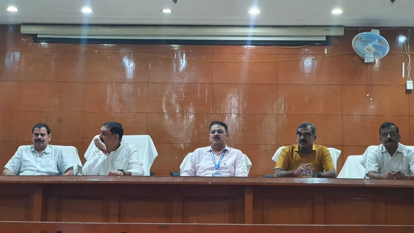 विभागों के आंतरिक सुधार पर विशेष ध्यान दें विभागाध्यक्ष : कुलपति