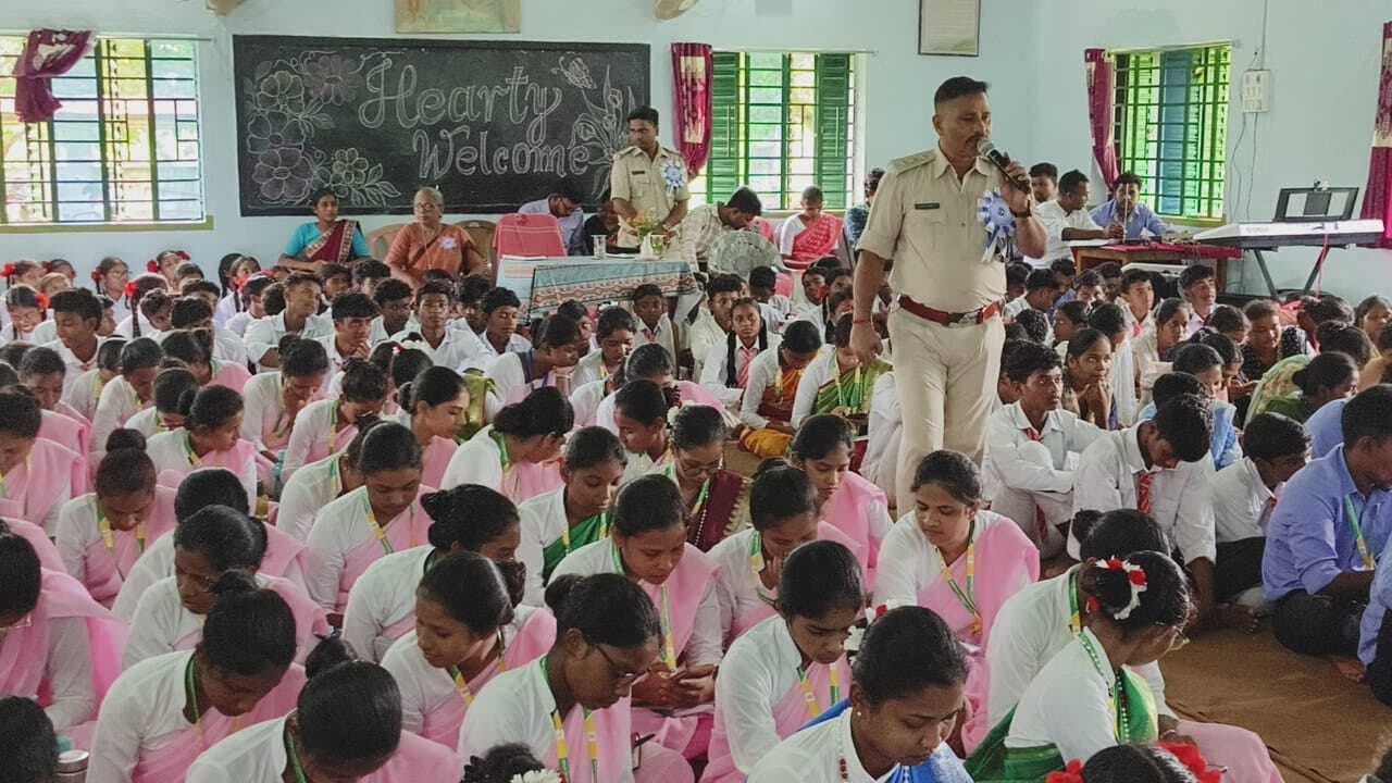 छात्रों को डिजिटल खतरों से सतर्क रहने की जरूरत: एसडीपीओ